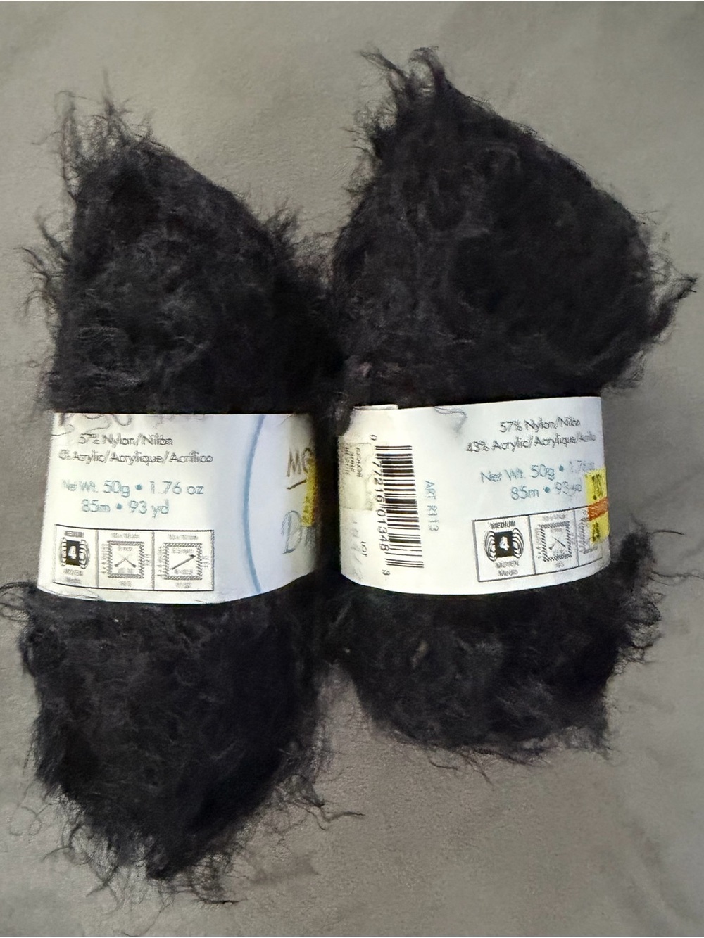 Moda Dea Dream Fun Fur Eyelash Yarn Black MPN 3002 Lot of 2 Skeins - Picture 3 of 3